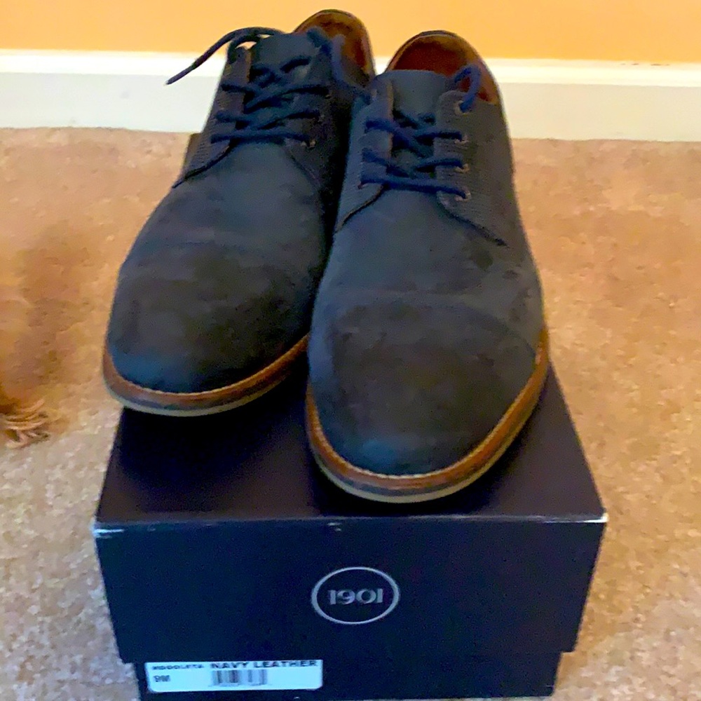 Men 1901 -Navy shoes size 9